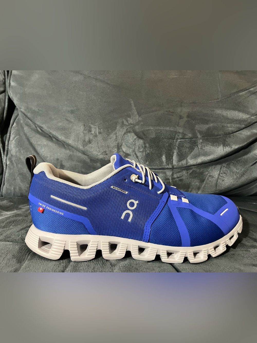 On Cloud 5 Waterproof Women's SIZE 8.5 Sneaker Cobalt/Glacier - Brand New